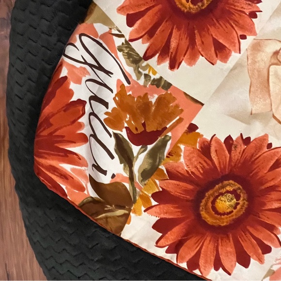 Gucci 100% Silk Scarf Flower Motif Autumn Colors - Picture 5 of 6